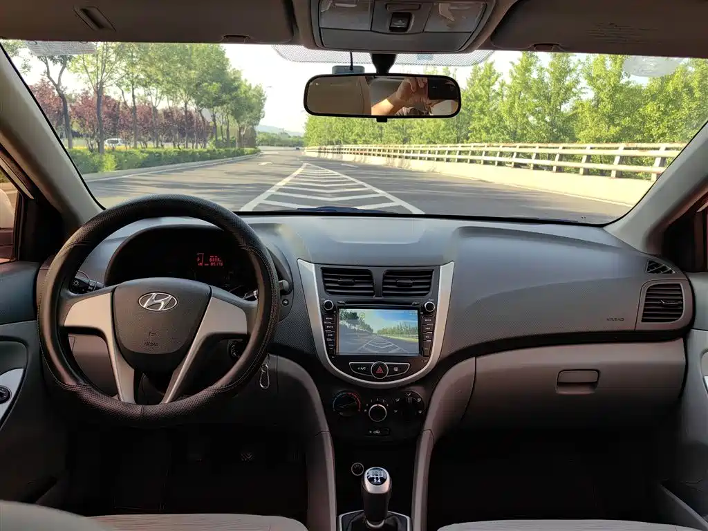 Hyundai Verna 2016 1.4L Manual Smart GLS фото 20