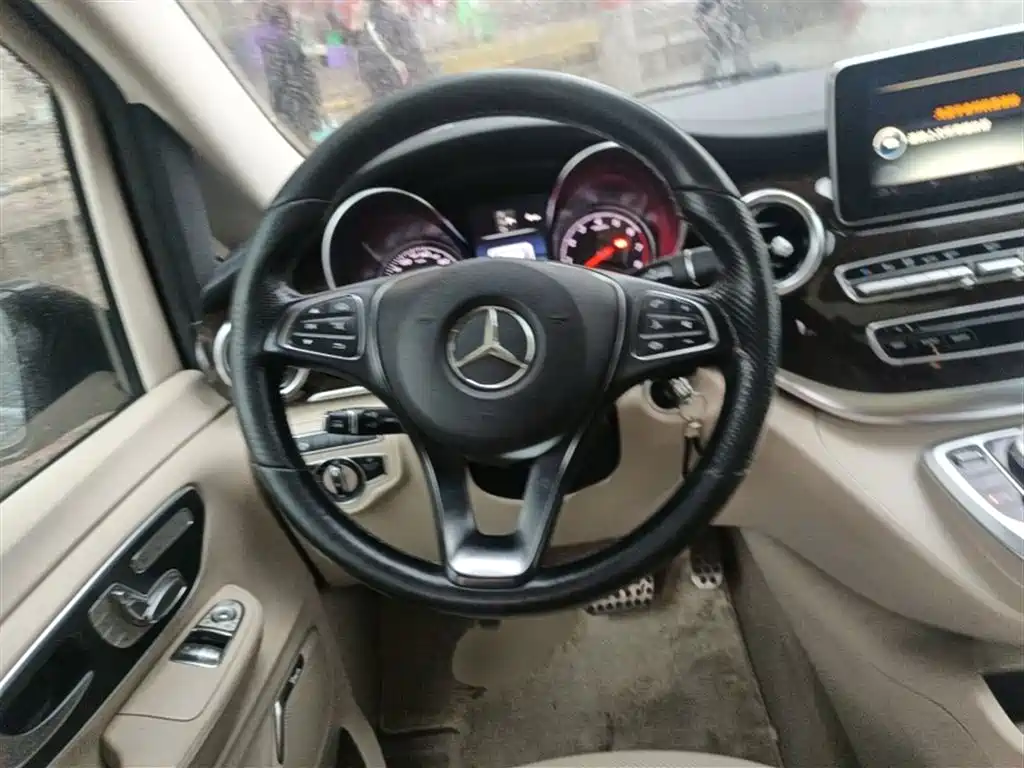 Mercedes-Benz V-Class 2017 Model V 260 L Premium Extended Edition фото 13