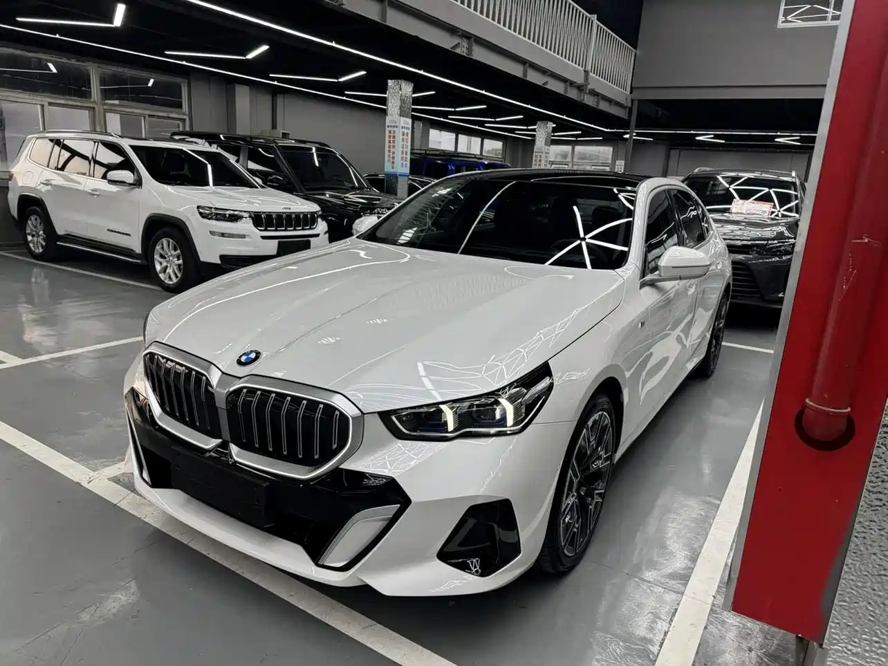 BMW 5 Series 2025 530Li Leading Luxury Package