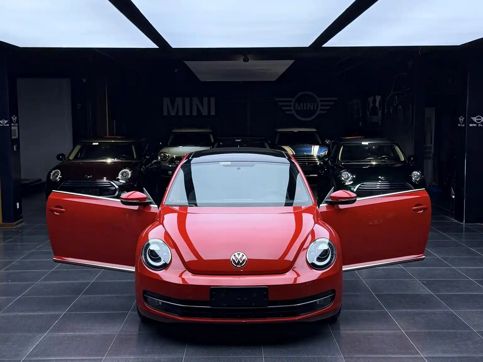 Photo 2 - Volkswagen Beetle