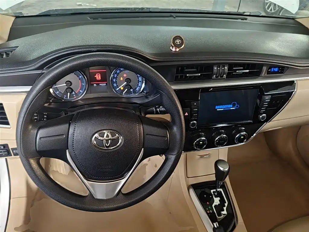 Toyota Corolla 2014 1.6L CVT GL-i фото 10