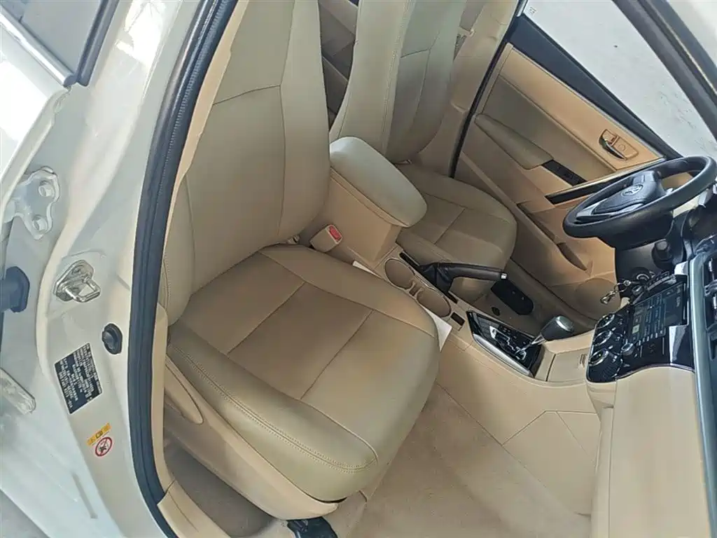 Toyota Corolla 2014 1.6L CVT GL-i фото 25