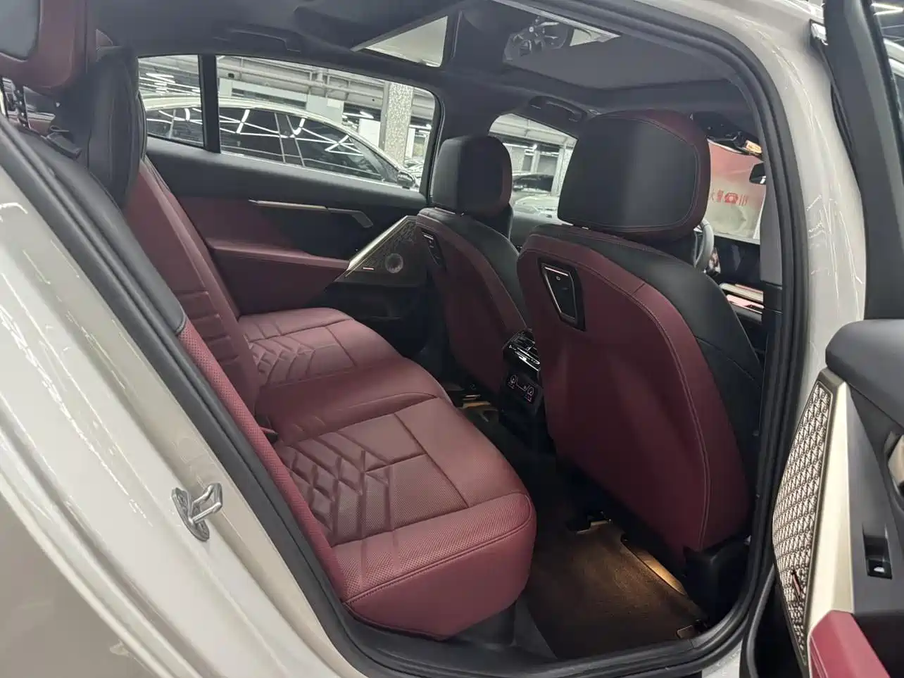 BMW 5 Series 2025 530Li Leading Luxury Package фото 8
