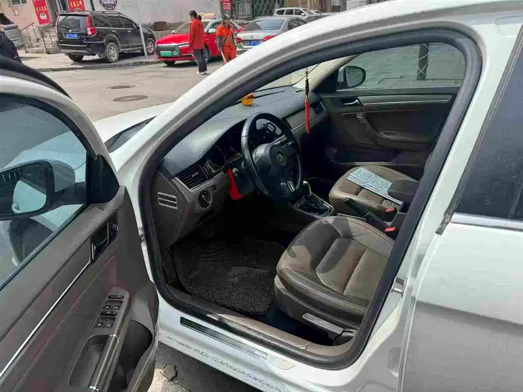 Volkswagen Bora 2014 1.6L Automatic Comfort Edition фото 4