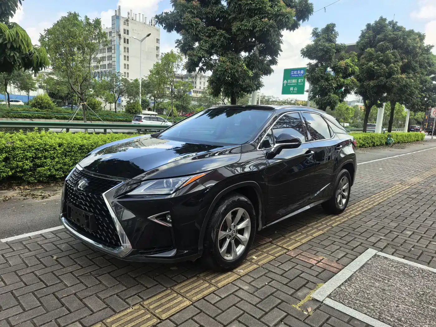 Фото 1 - Lexus RX