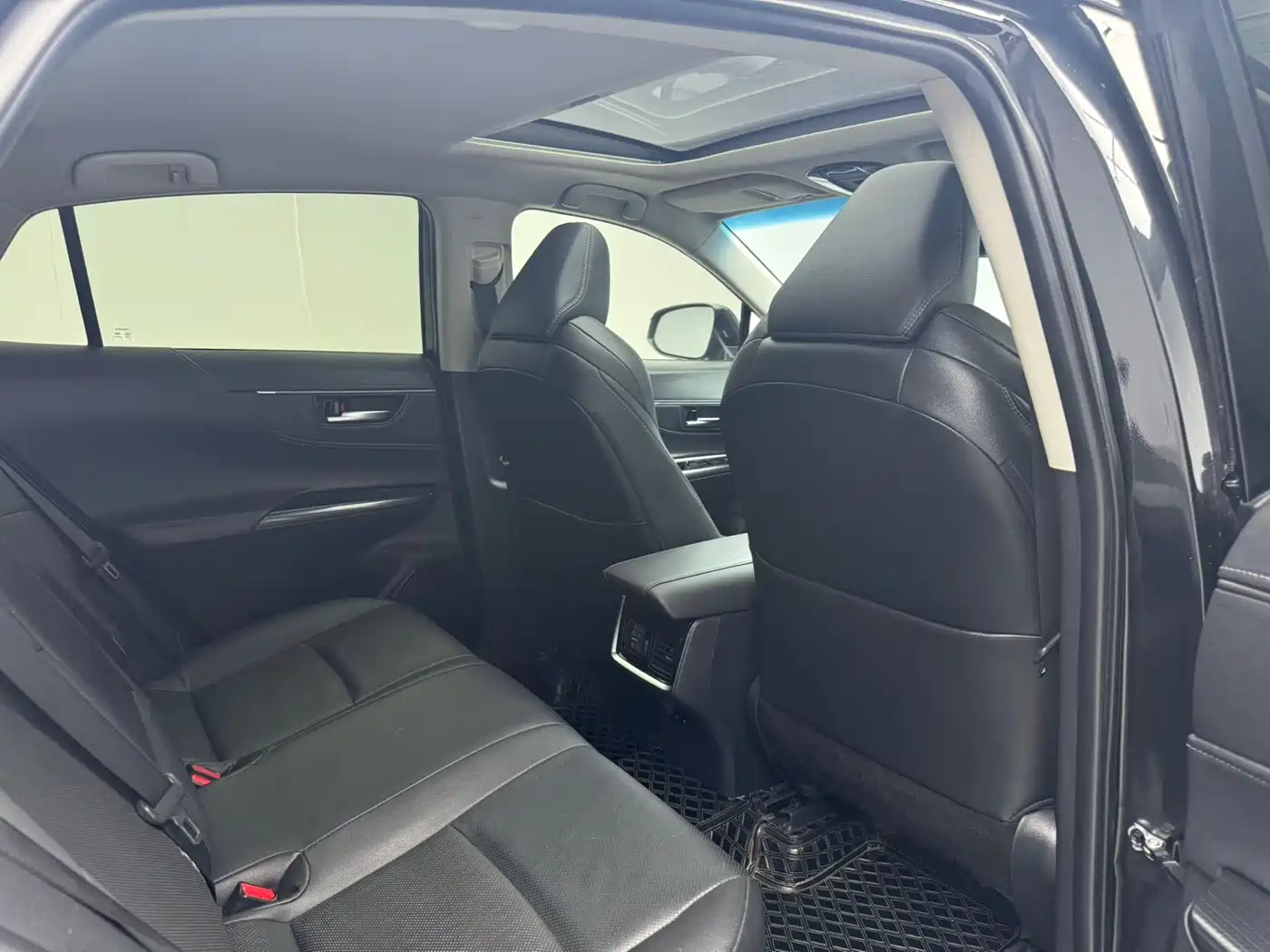 Toyota Venza 2022 2.0L CVT 2WD Premium фото 10