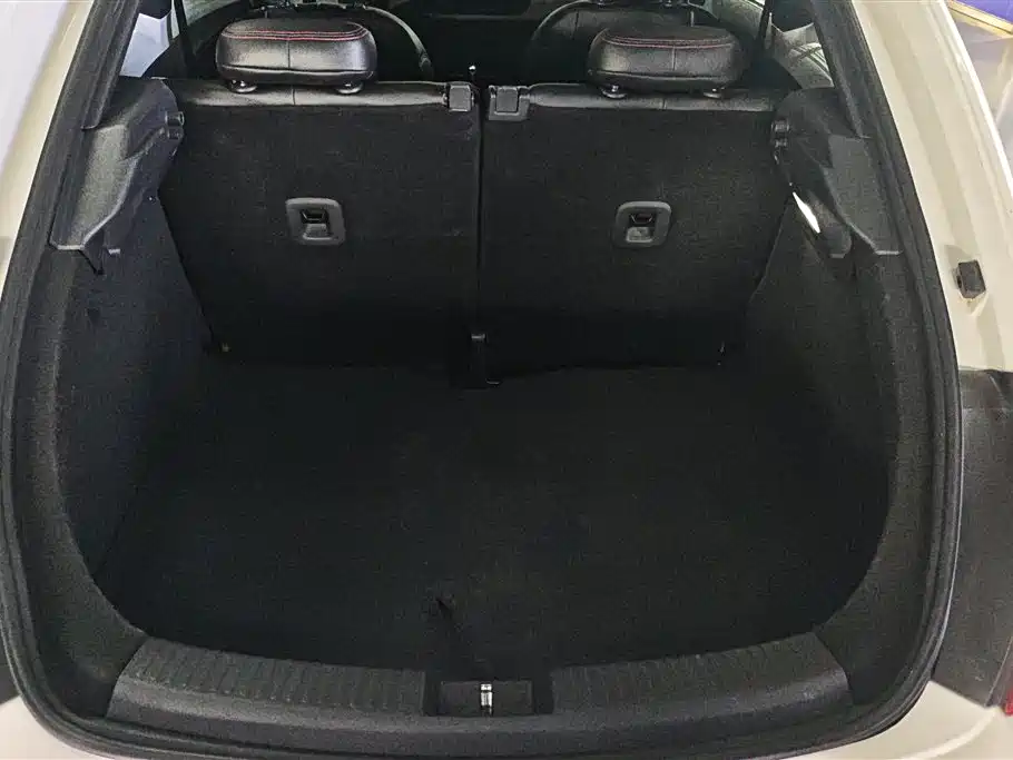 Volkswagen Beetle 2013 1.4TSI Fashion Edition фото 4
