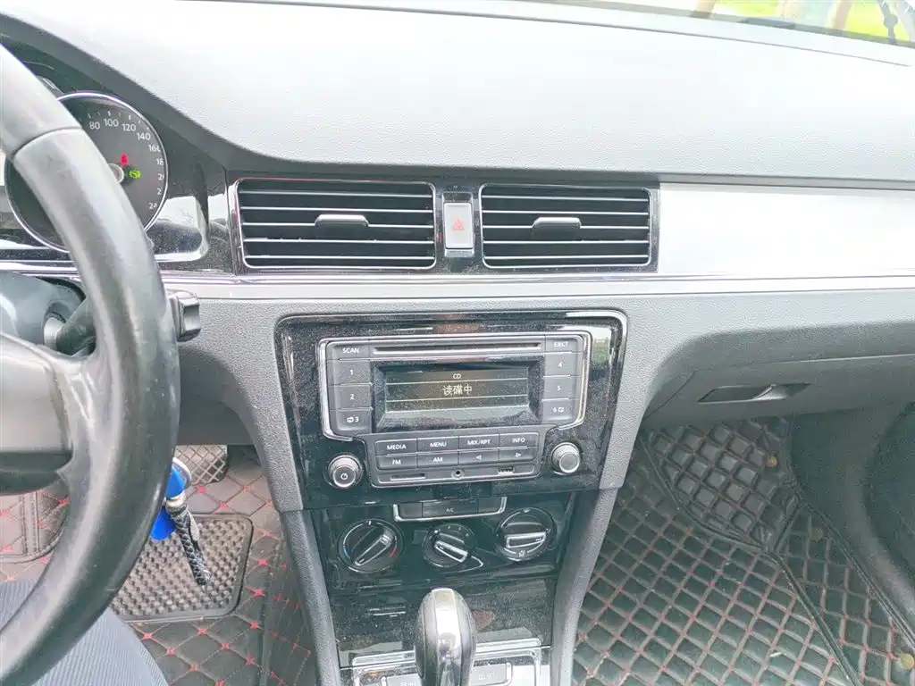 Volkswagen Bora 2014 1.6L Automatic Comfort Edition фото 9
