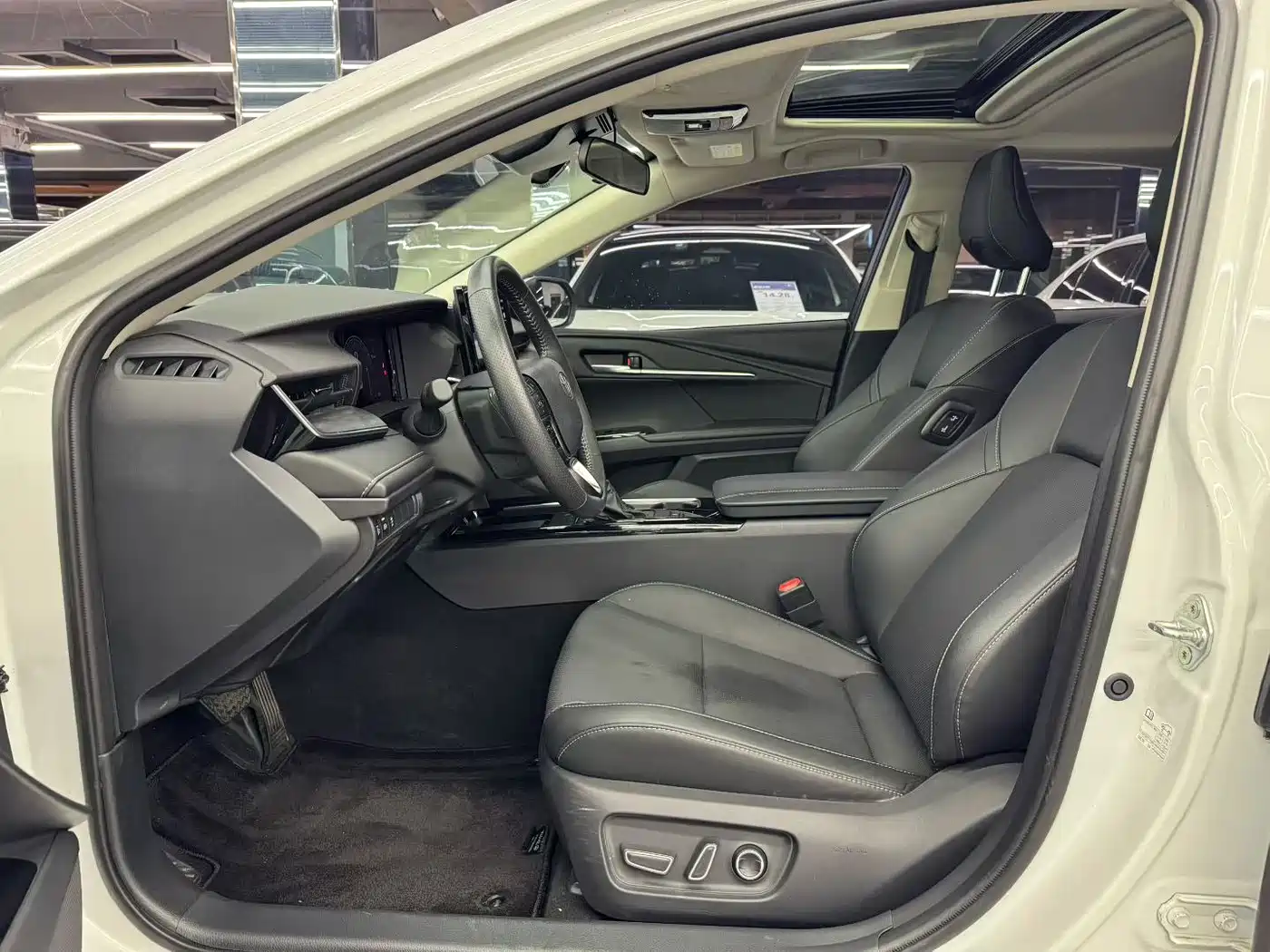 Toyota Camry 2024 Hybrid 2.0HGVP Luxury Edition фото 6