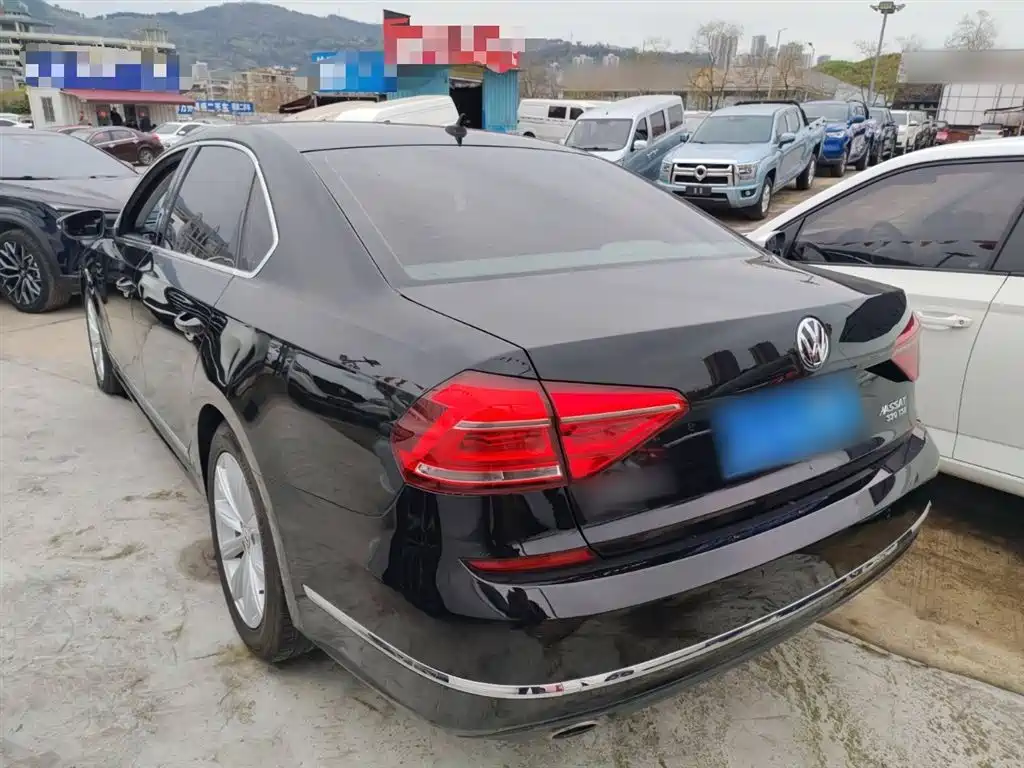 Volkswagen Passat 2017 330TSI DSG Prestige фото 5