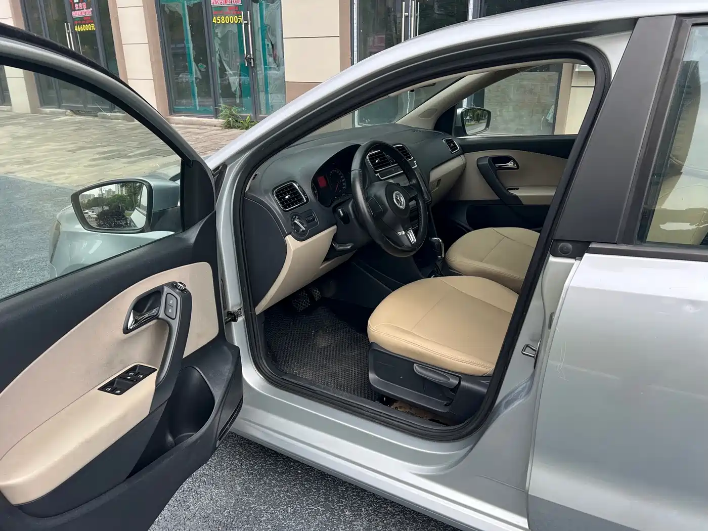 Volkswagen Polo 2011 1.4L Automatic Cool Edition фото 4