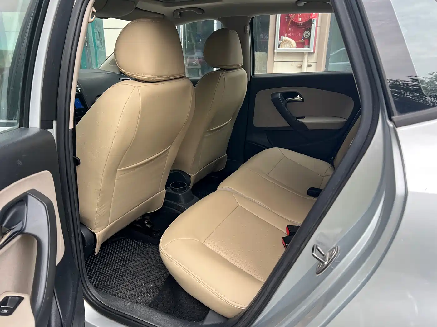 Volkswagen Polo 2011 1.4L Automatic Cool Edition фото 5