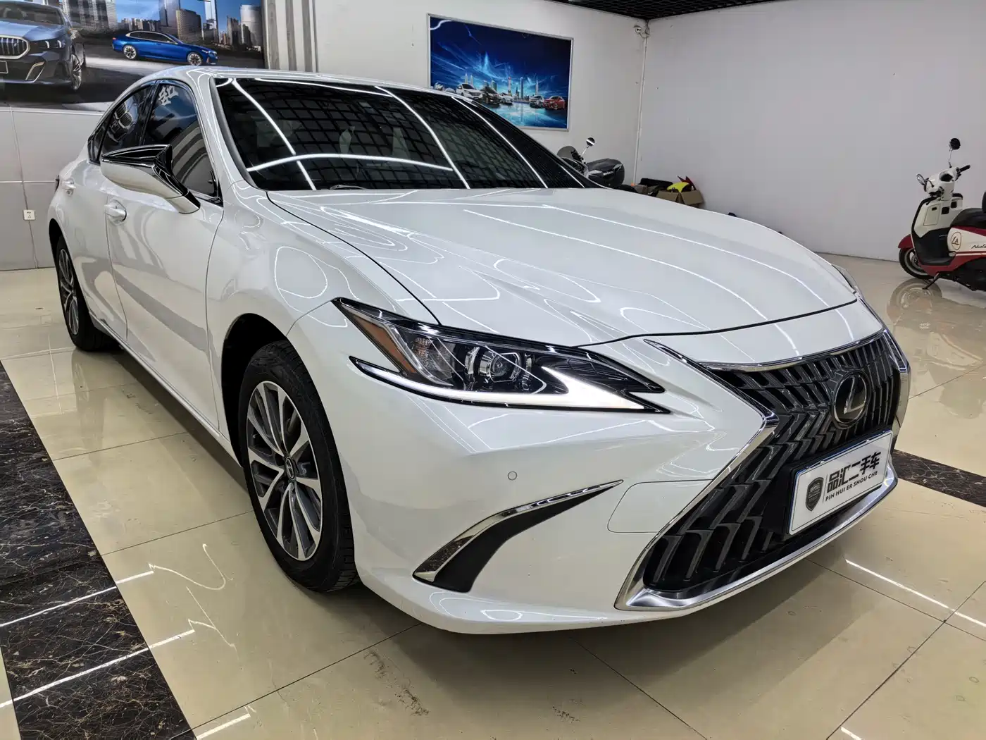Lexus ES 2023 200 Excellence Edition фото 3