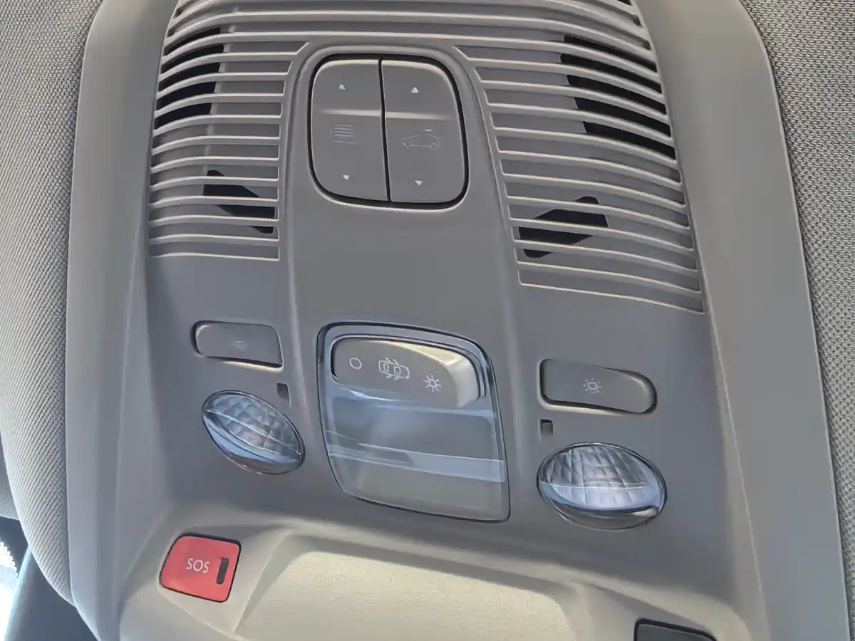 Peugeot 5008 фото 17