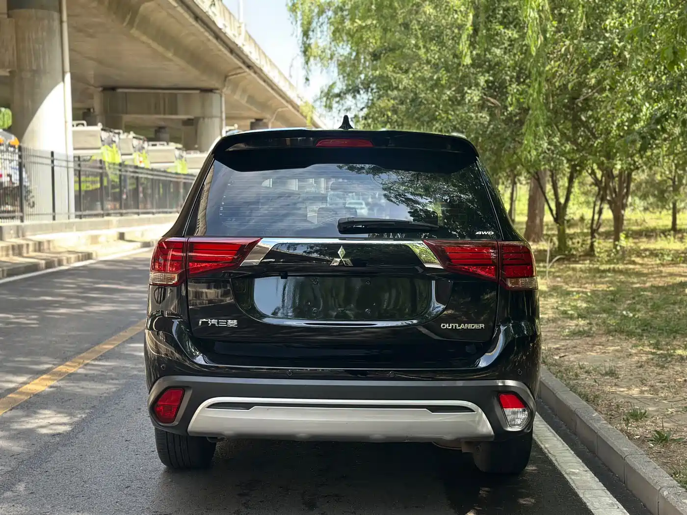 MITSUBISHI OUTLANDER