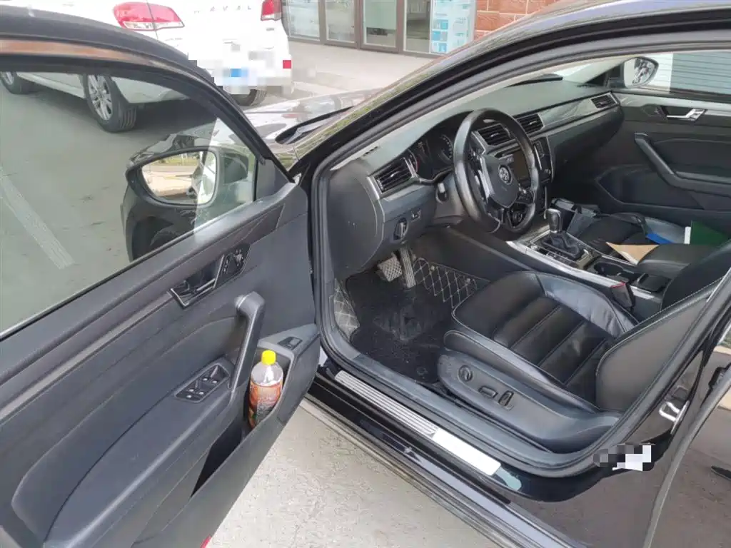 Volkswagen Passat 2017 280TSI DSG Prestige фото 17