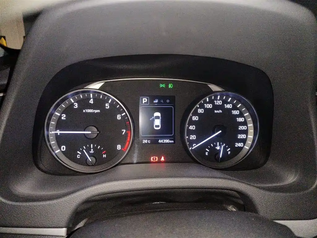 Hyundai Elantra 2018 1.6L Automatic 15th Anniversary Special Edition фото 7