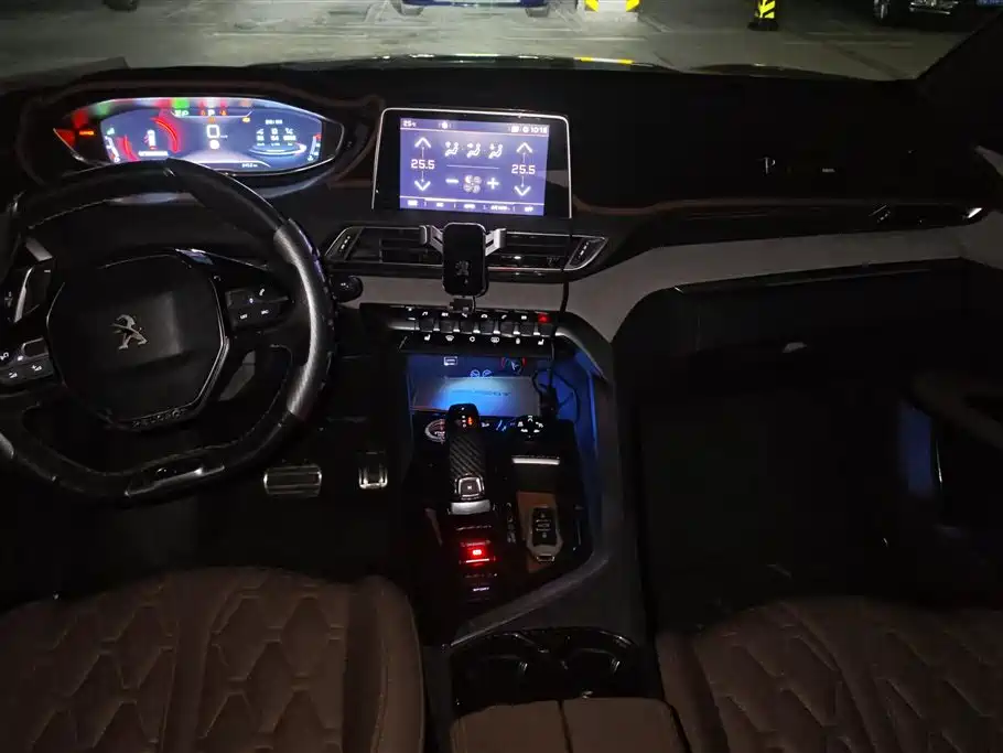 Peugeot 5008 2017 380THP 7-Seater Luxury GT Edition фото 12