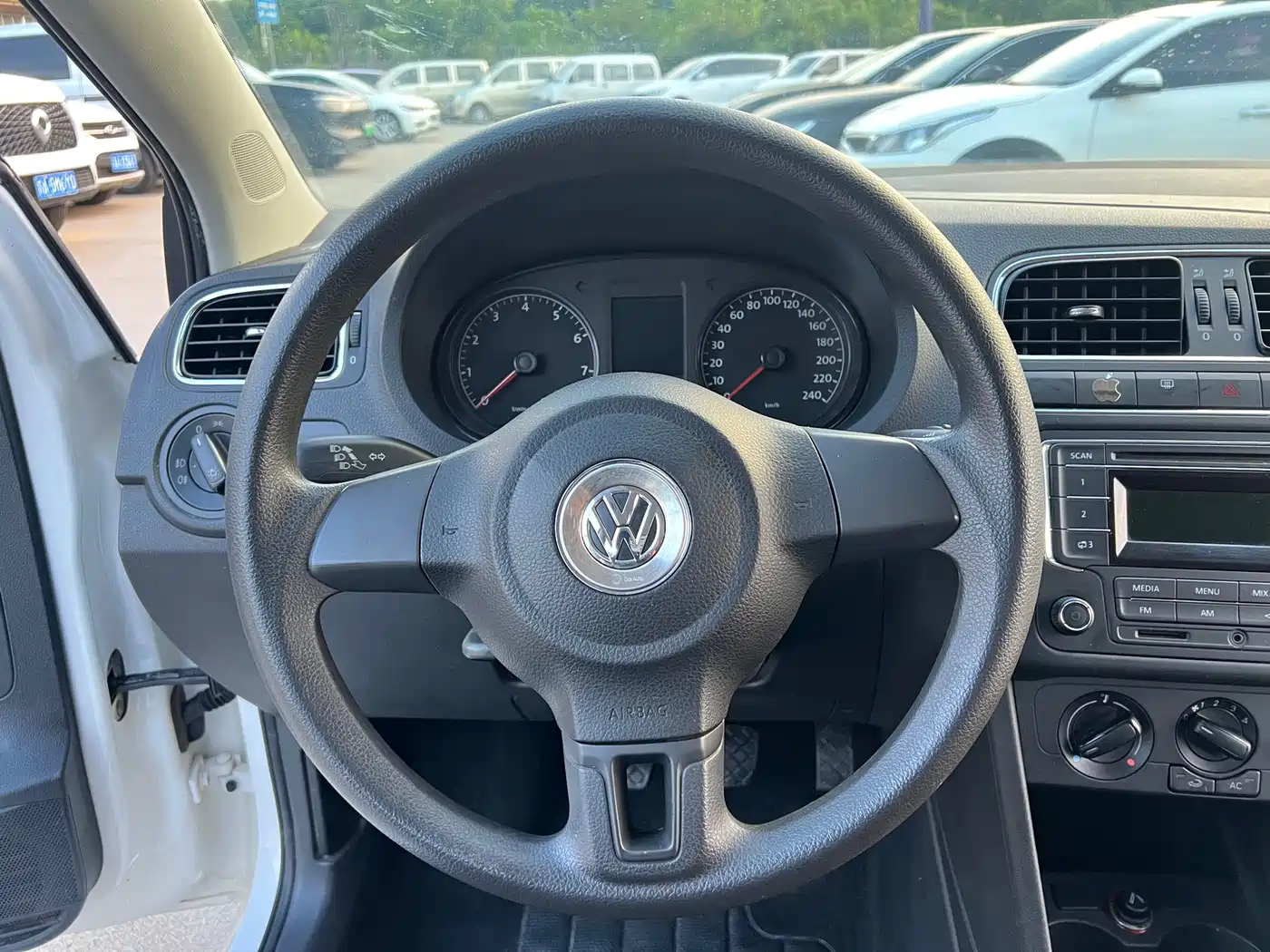 Volkswagen Polo 2013 1.4L Manual Comfort Edition фото 7