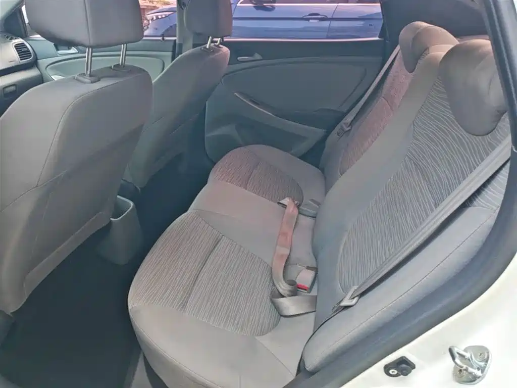 Hyundai Verna 2014 1.4L Manual Smart GLS фото 17