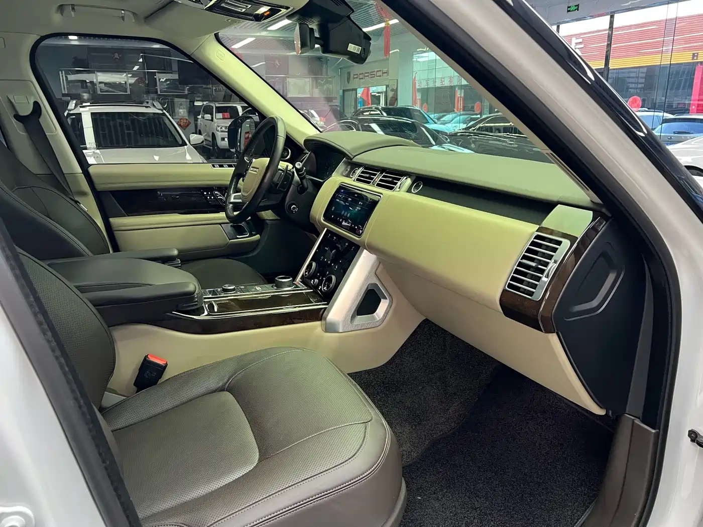 Фото 28 - Land Rover Range Rover