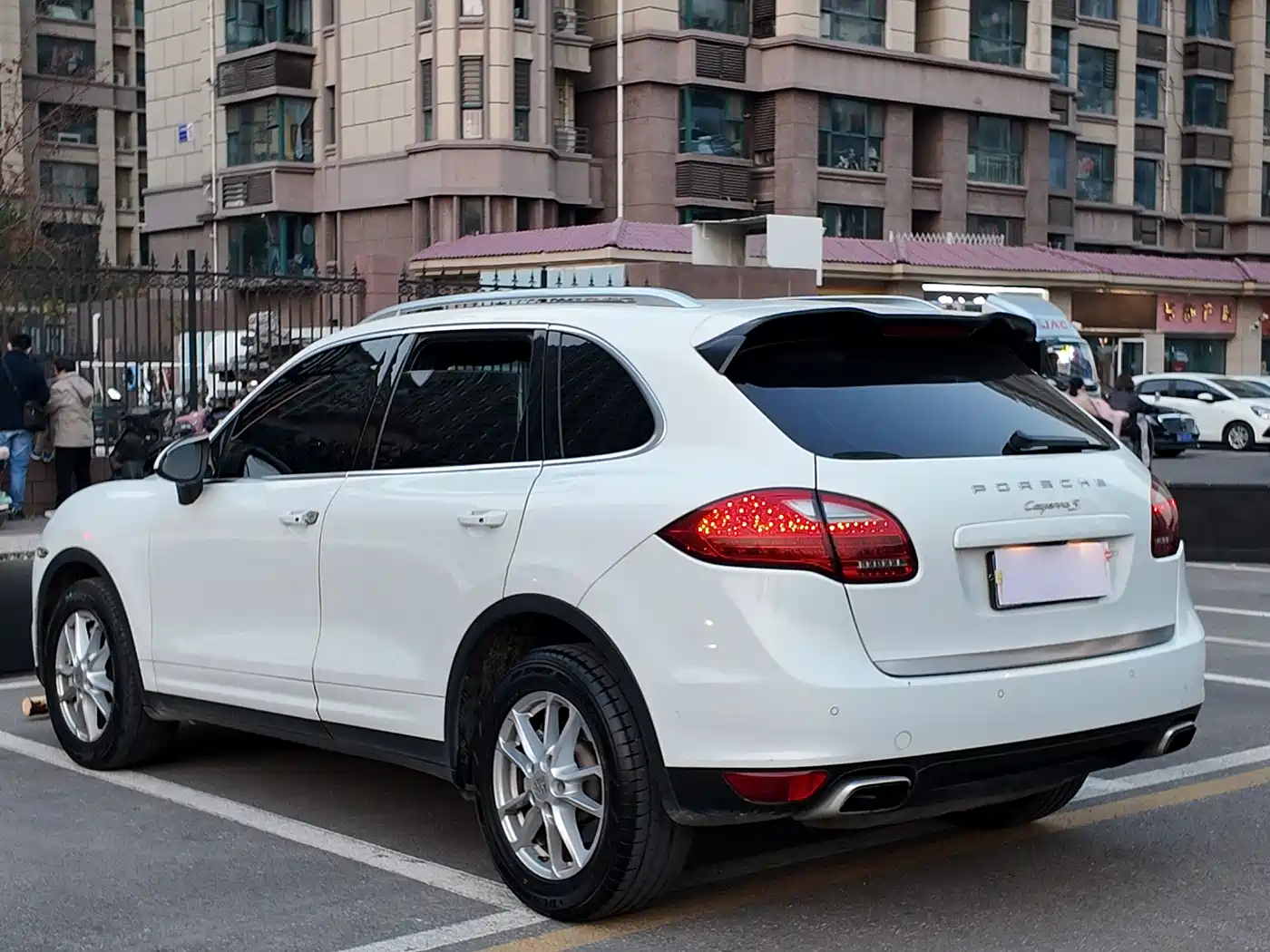 Porsche Cayenne 2011 Cayenne S 4.8L фото 5