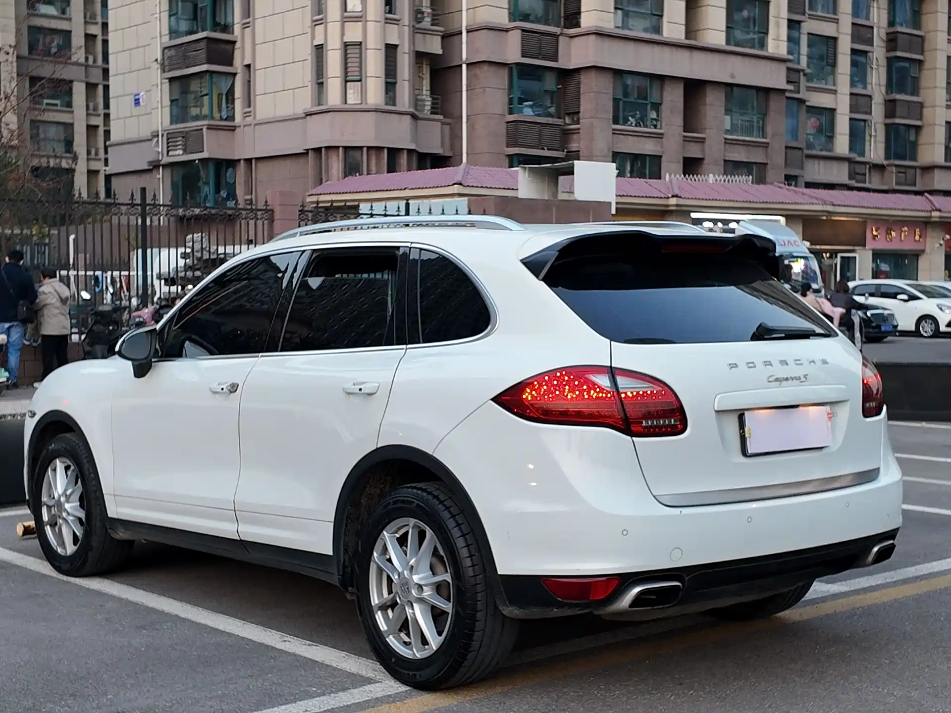 Photo 5 - Porsche Cayenne
