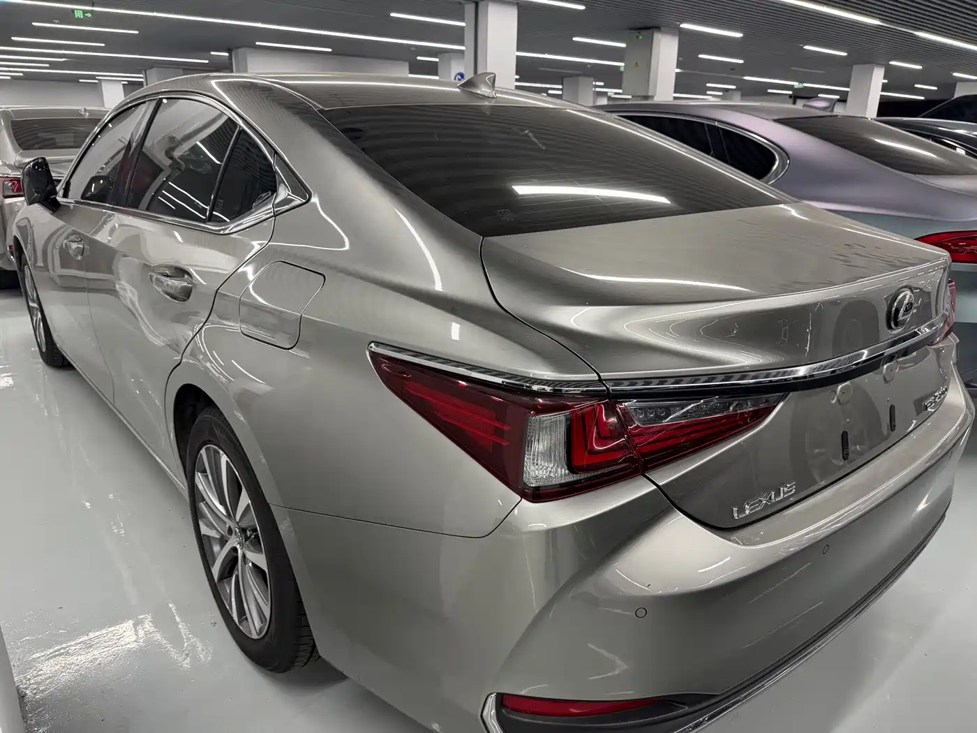 Lexus ES 2021 200 Excellence Edition фото 7