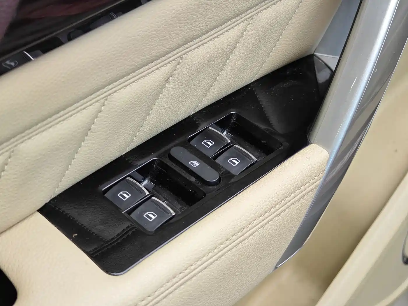 Haval H2 2015 1.5T Automatic 2WD Premium Edition фото 9