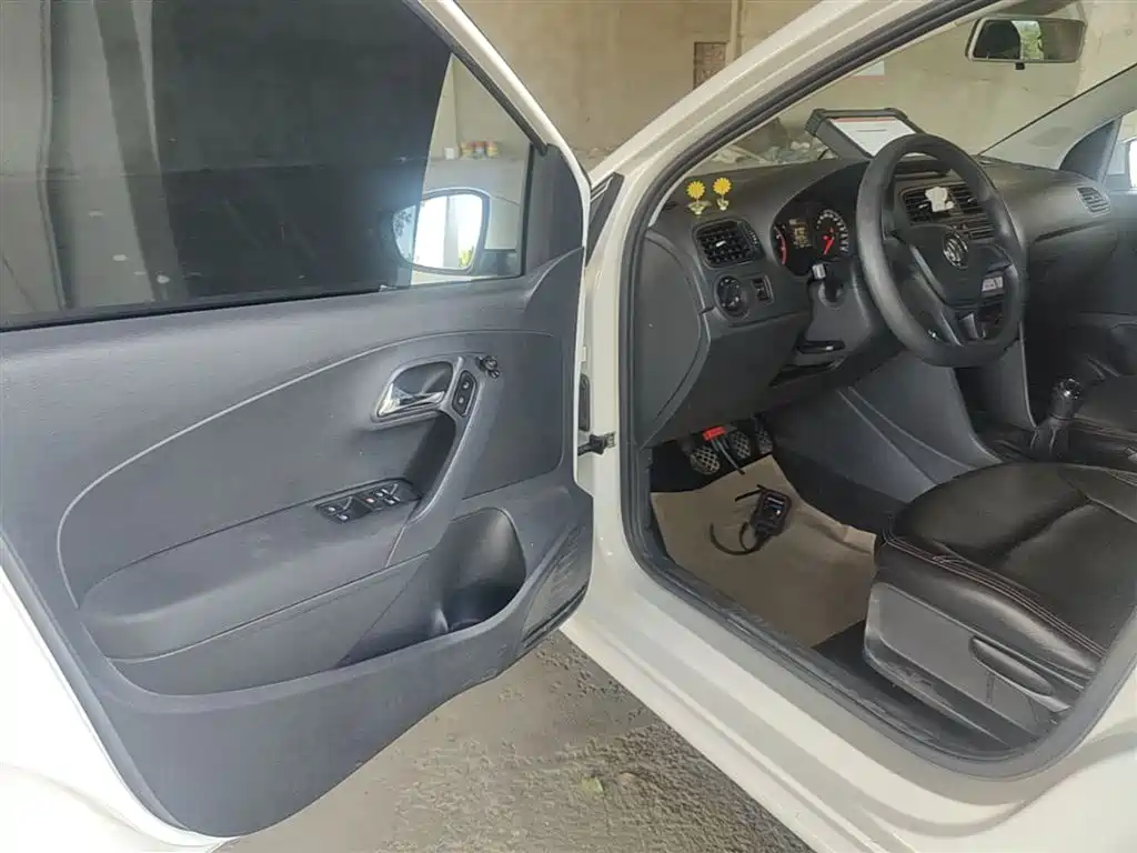 Volkswagen Polo 2016 1.4L Manual Trend фото 16