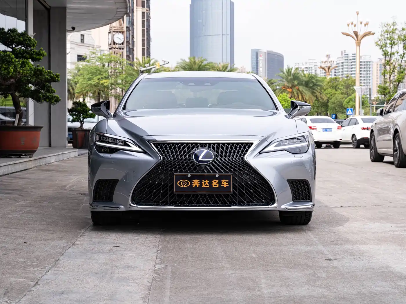 Lexus LS 2021 500h Executive Edition фото 2