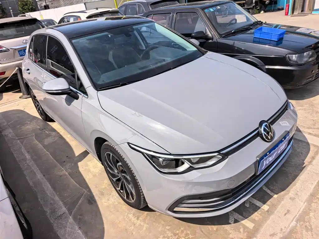 VOLKSWAGEN GOLF