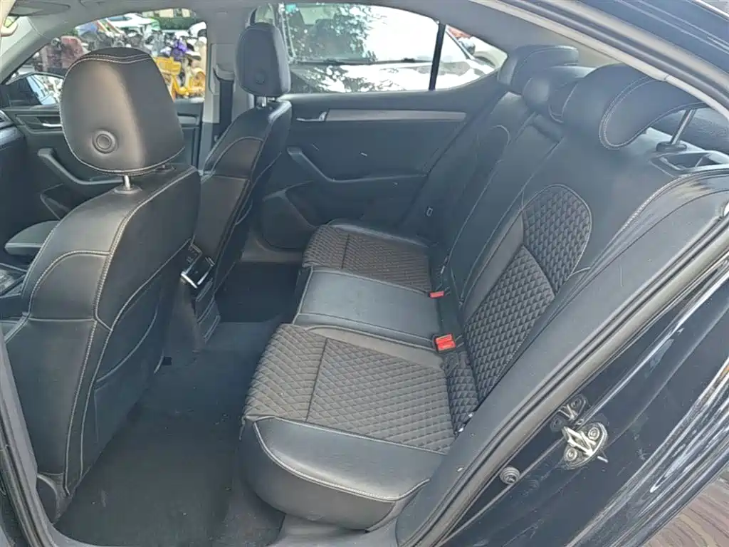 Škoda Superb 2016 TSI280 DSG Pioneer Edition фото 17