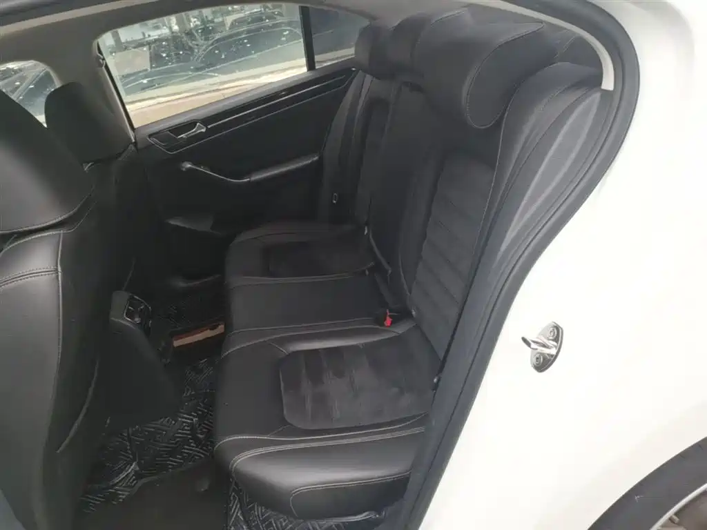 Volkswagen Sagitar 2018 280TSI DSG Luxury фото 17