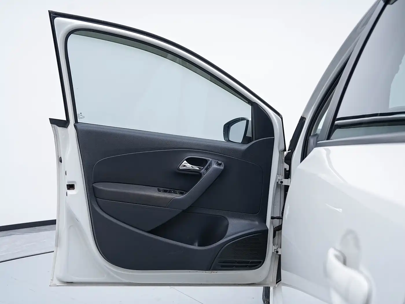 Volkswagen Polo 2016 1.4L Manual Trend фото 17