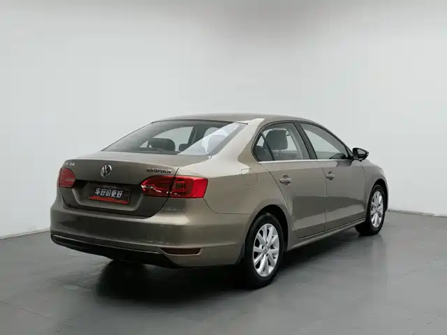 Volkswagen Sagitar 2012 1.6L Automatic Comfort Type — фото 2
