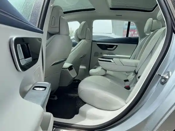 Mercedes-Benz EQE 2025 Model 500 4MATIC Luxury Edition фото 5