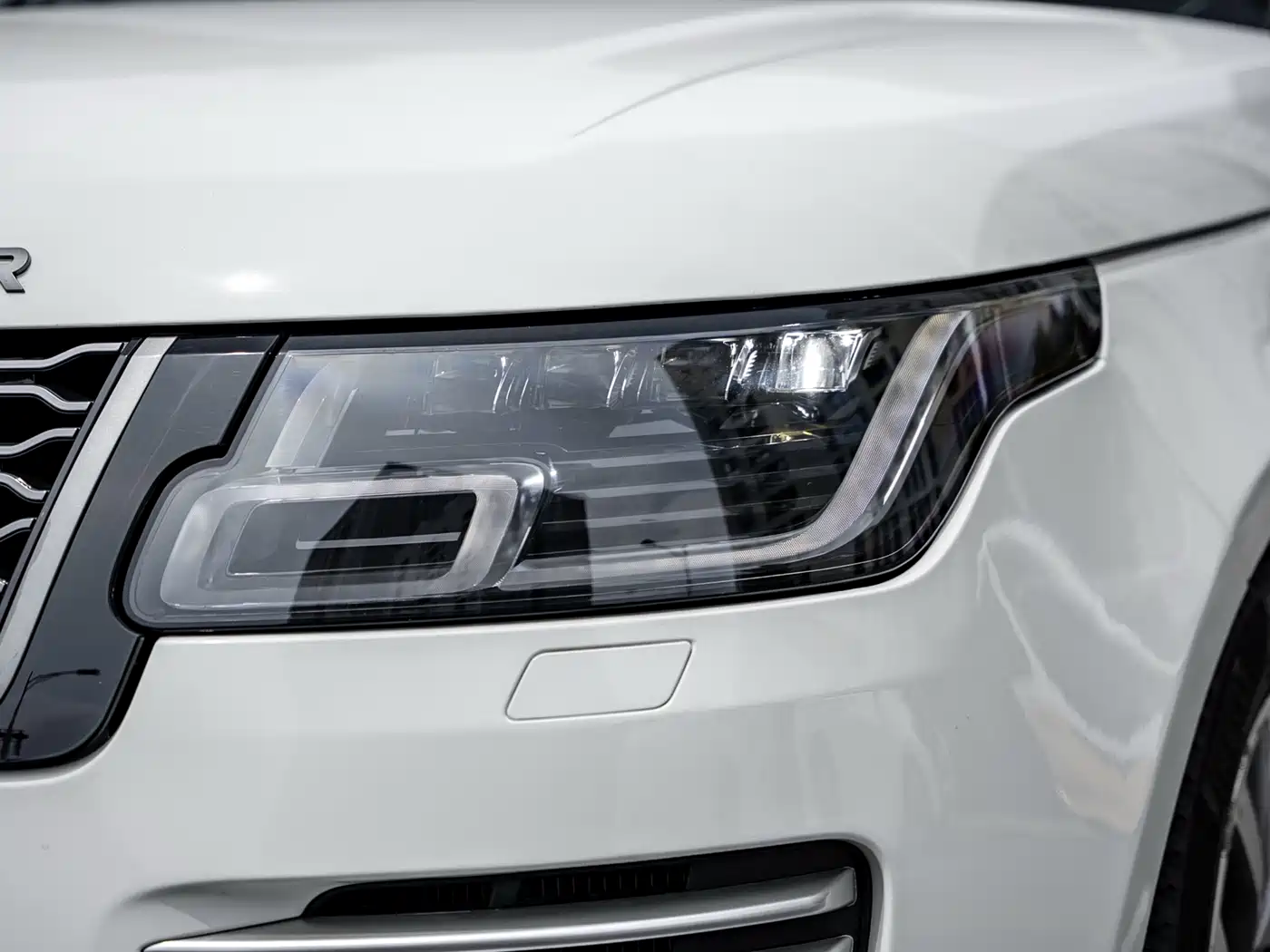 Land Rover Range Rover 2021 3.0 L6 Heritage Extended Classic Edition фото 14
