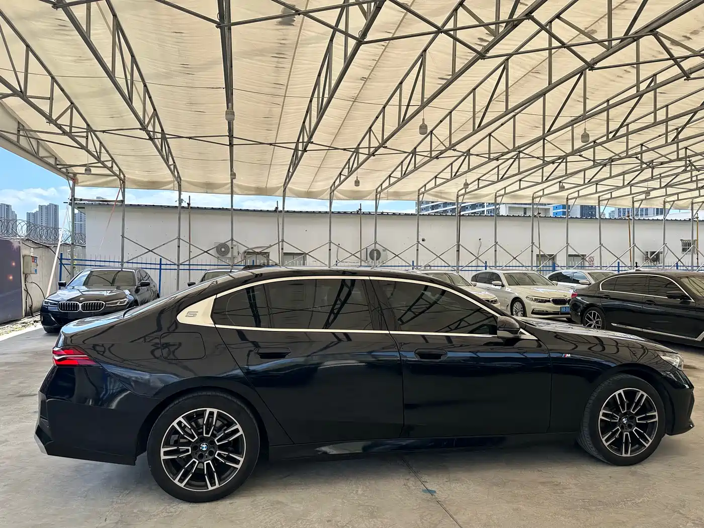 BMW 5 Series 2024 525Li M Sport Package фото 11