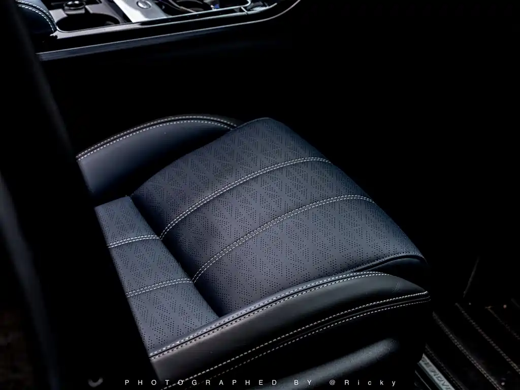 Land Rover Range Rover Velar 2022 250PS Golden Collector's Edition фото 10