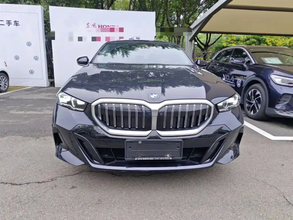 BMW 5 Series 2024 530Li Leading M Sport Package фото 5
