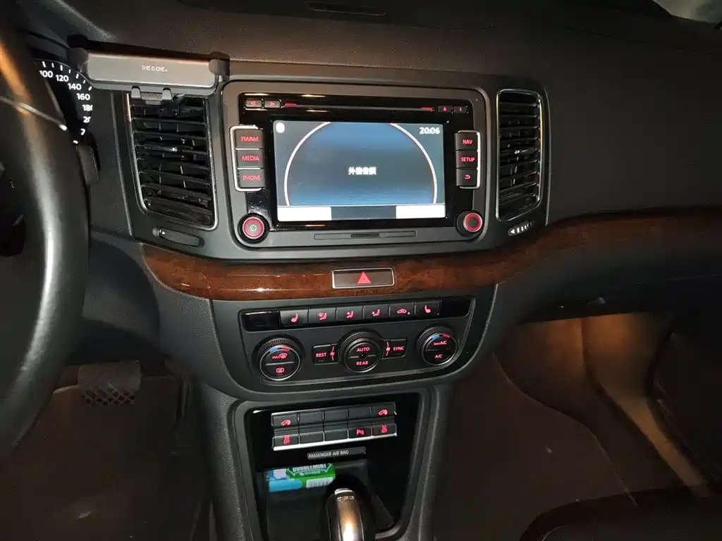 Volkswagen Sharan 2014 2.0TSI Comfort фото 9