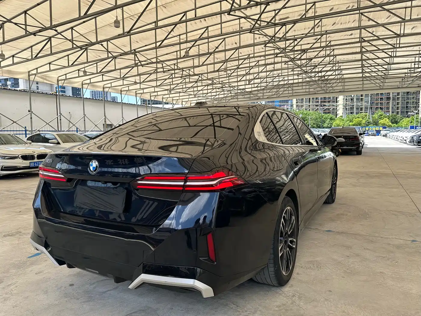 BMW 5 Series 2024 525Li M Sport Package фото 7