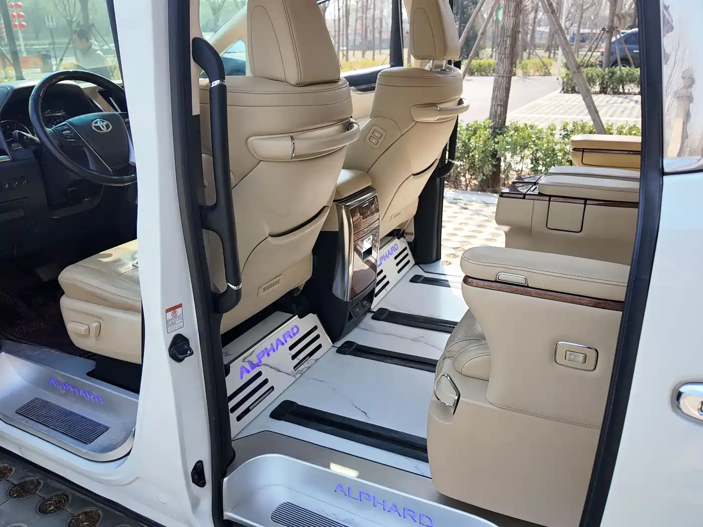 Toyota Alphard 2018 3.5L Premium фото 10
