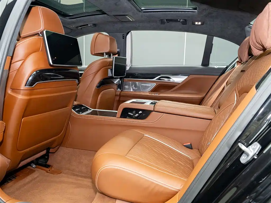 BMW 7 Series 2019 Facelift M760Li xDrive V12 Sport Package фото 13
