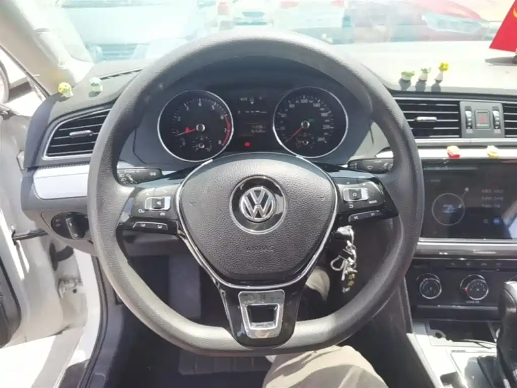 Volkswagen Lamando 2015 230TSI DSG Style фото 11