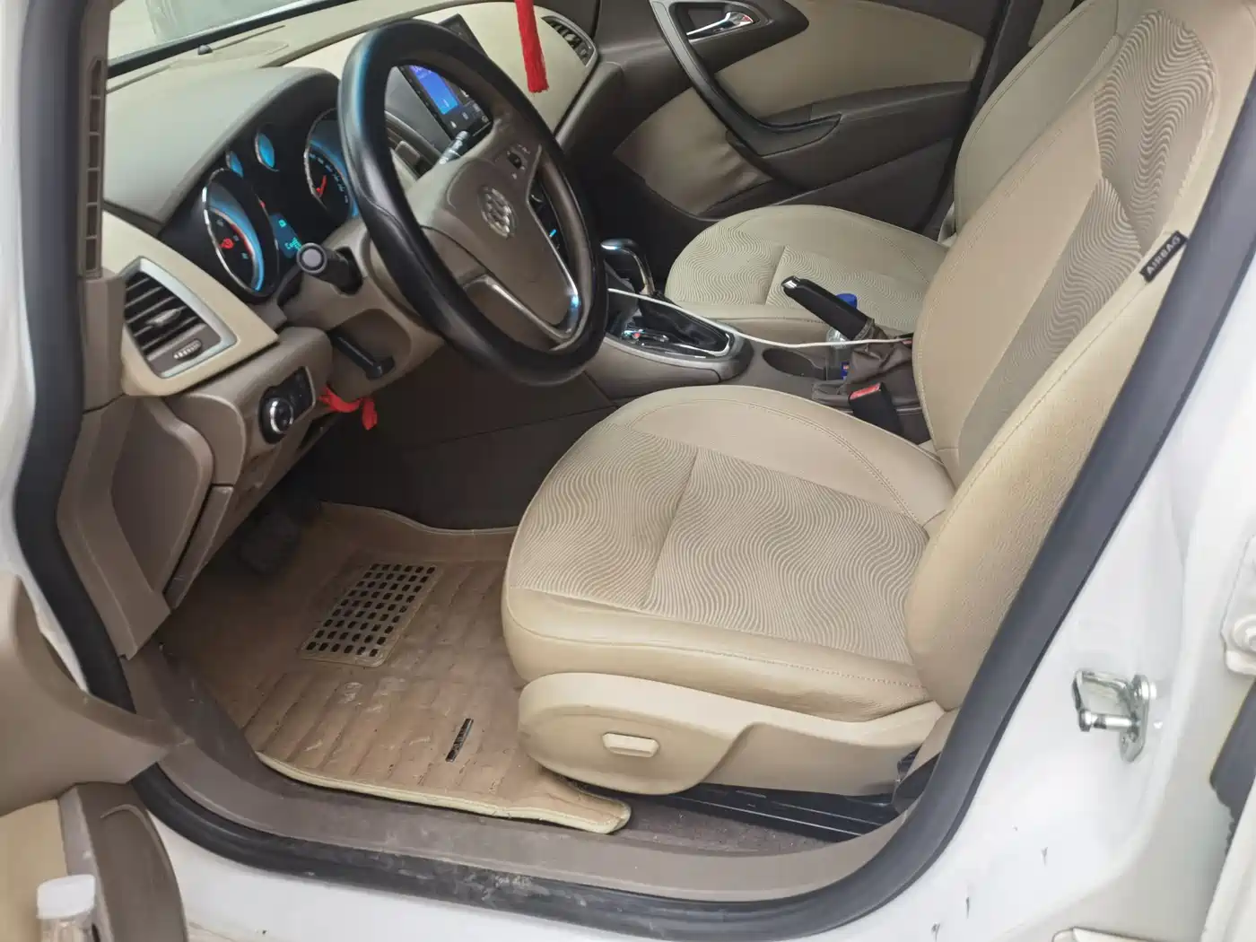 Buick Excelle 2013 GT 1.6L Automatic Fashion Edition фото 4