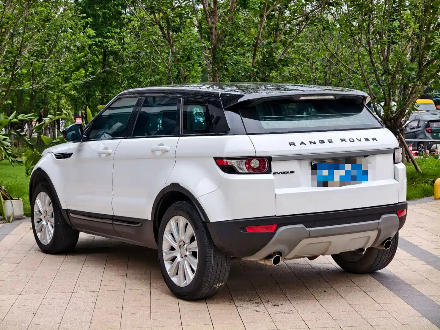 Land Rover Range Rover Evoque 2015 2.0T 5-Door Intelligent Edition фото 12