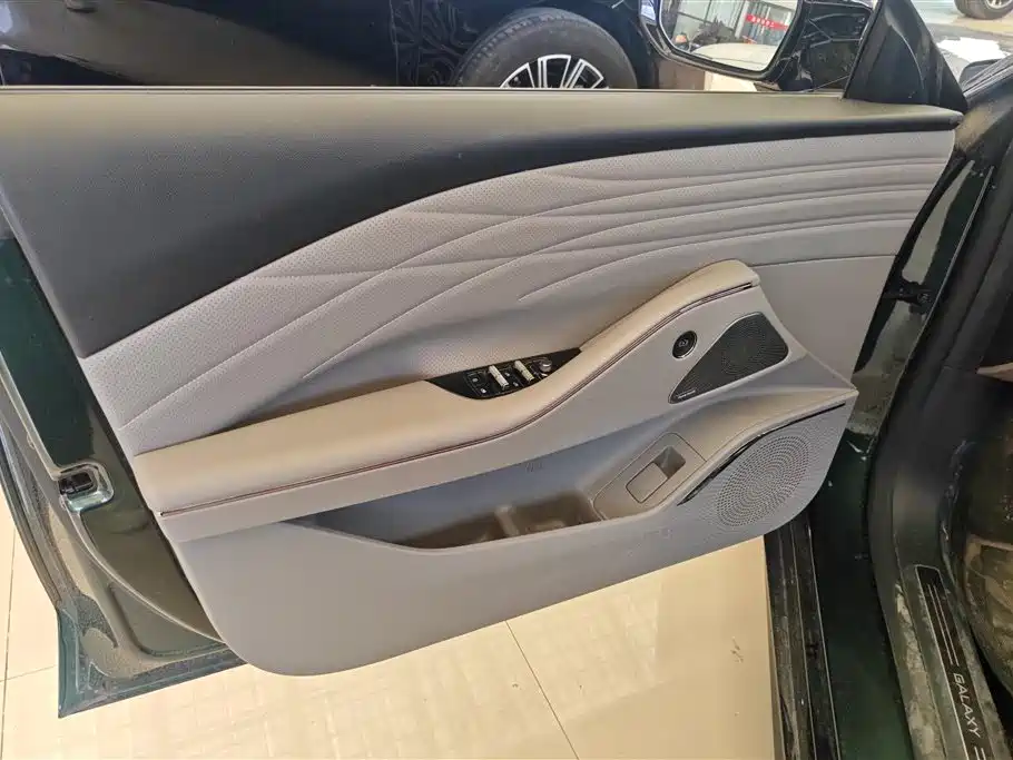 Geely Galaxy Galaxy Xingyao 8 2025 130km EM-P Starship Edition фото 7