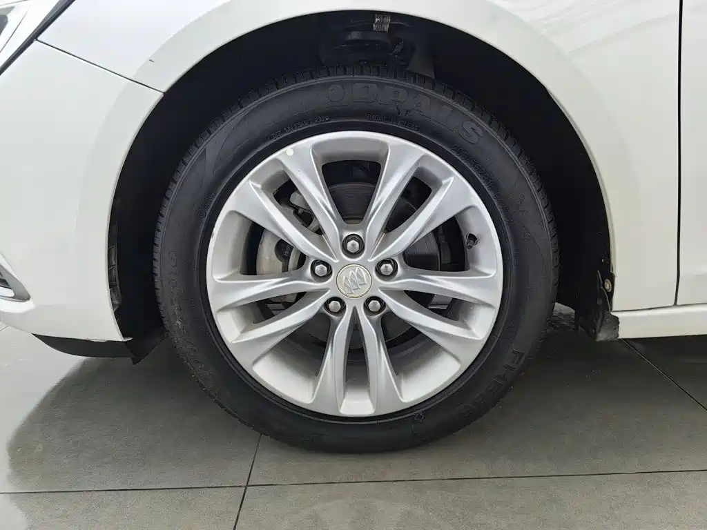 Photo 17 - Buick Verano